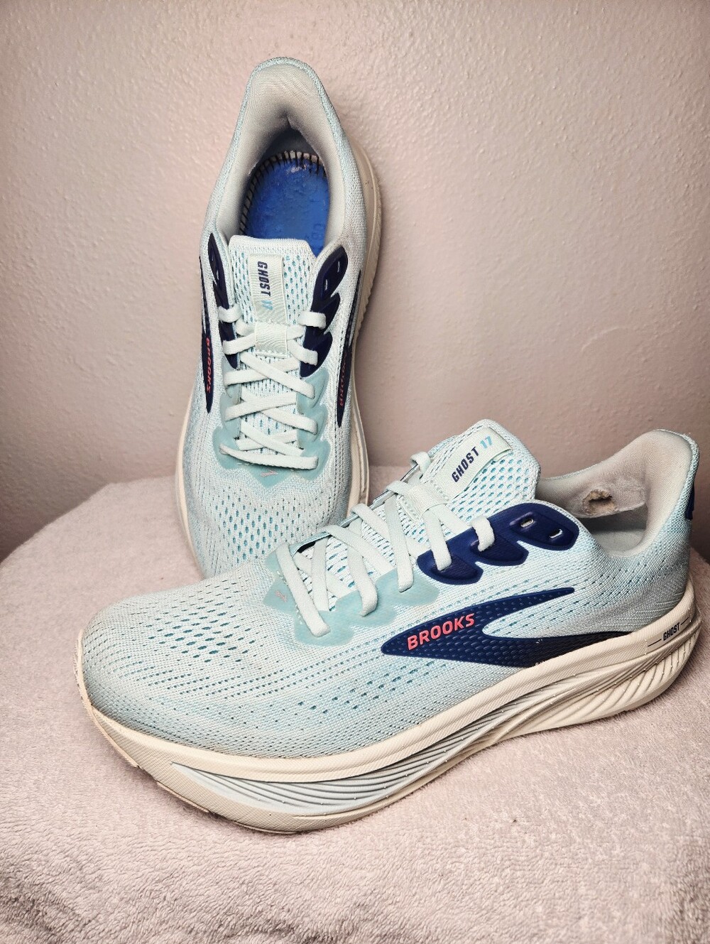 Brooks Womens Ghost 17 Size 9.5 B Light Blue Navy Running Shoes 1204311B427